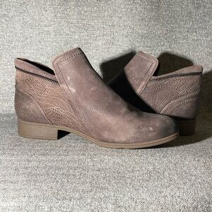 Cobb Hill Crosbie Bootie. NEW